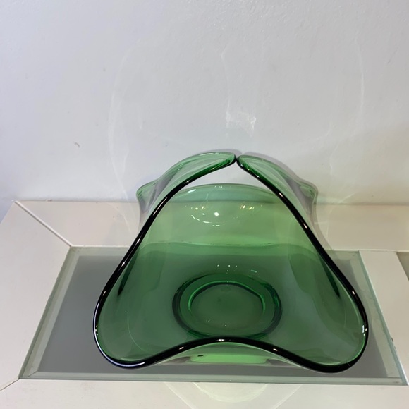 Vintage~Viking~Green Glass Handkerchief Foldover Bowl/Basket/Candy Dish 1970’s - Picture 2 of 15